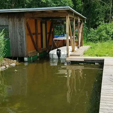Дом отдыха Saniertes Ferienhaus Mit Optionalem Bootssteg